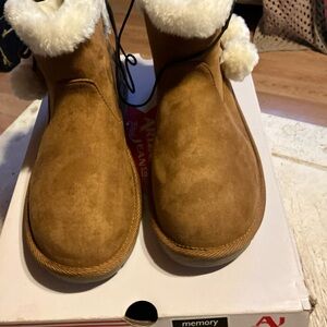 Arizona Jean Company Brown Ankle Boots with White Fur Trim